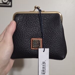 Dooney & Bourke NWT Black Pebbled Leather Kisslock Wallet